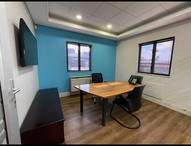 257M² OFFICE FOR SALE IN LYME PARK